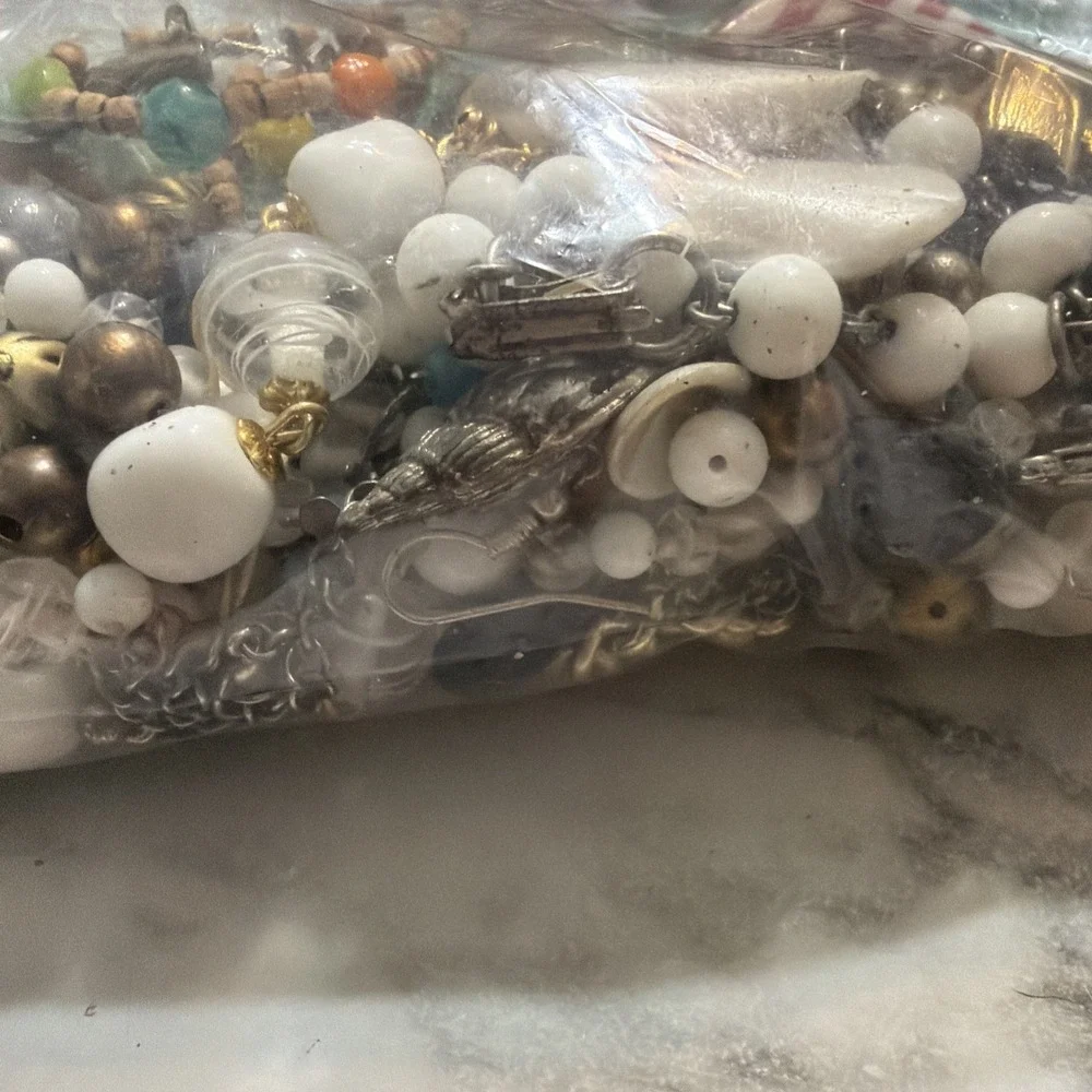 1LB BEADS AND BEAD MAKING MATERIALS (3025)